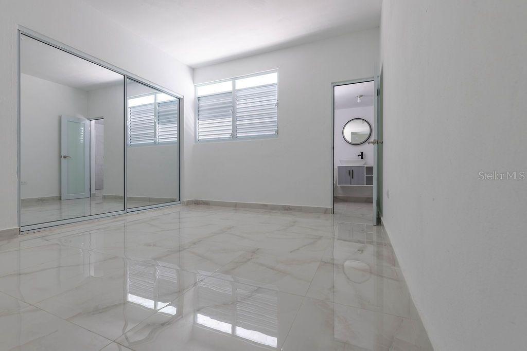 URN ANTON SANTI - Residential