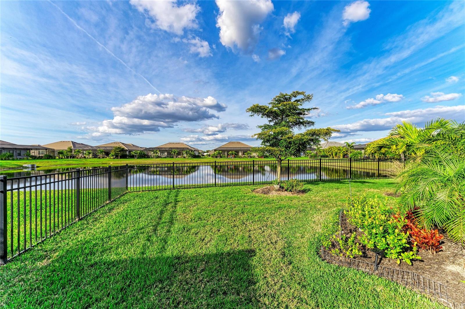 LORRAINE LAKES - Residential