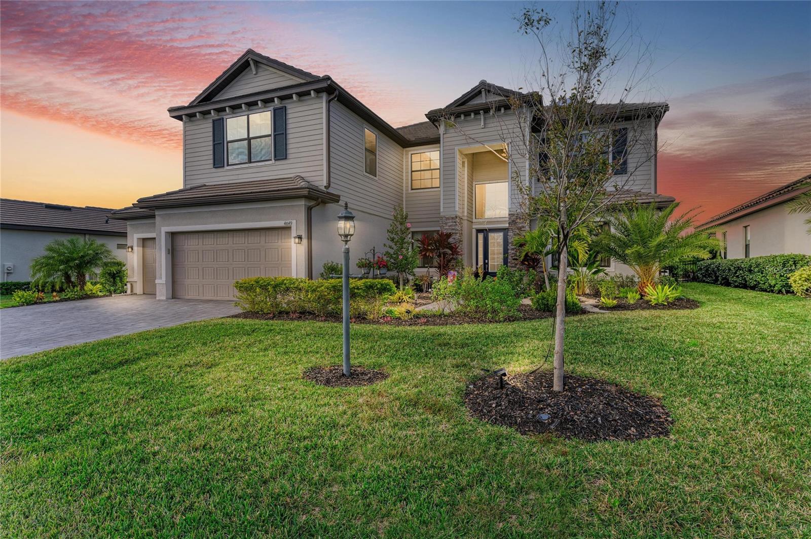 LORRAINE LAKES - Residential