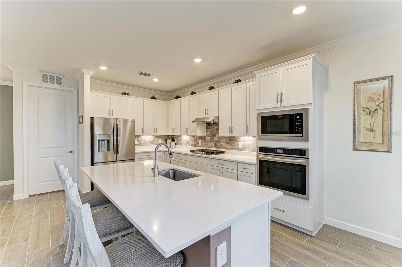 LORRAINE LAKES - Residential