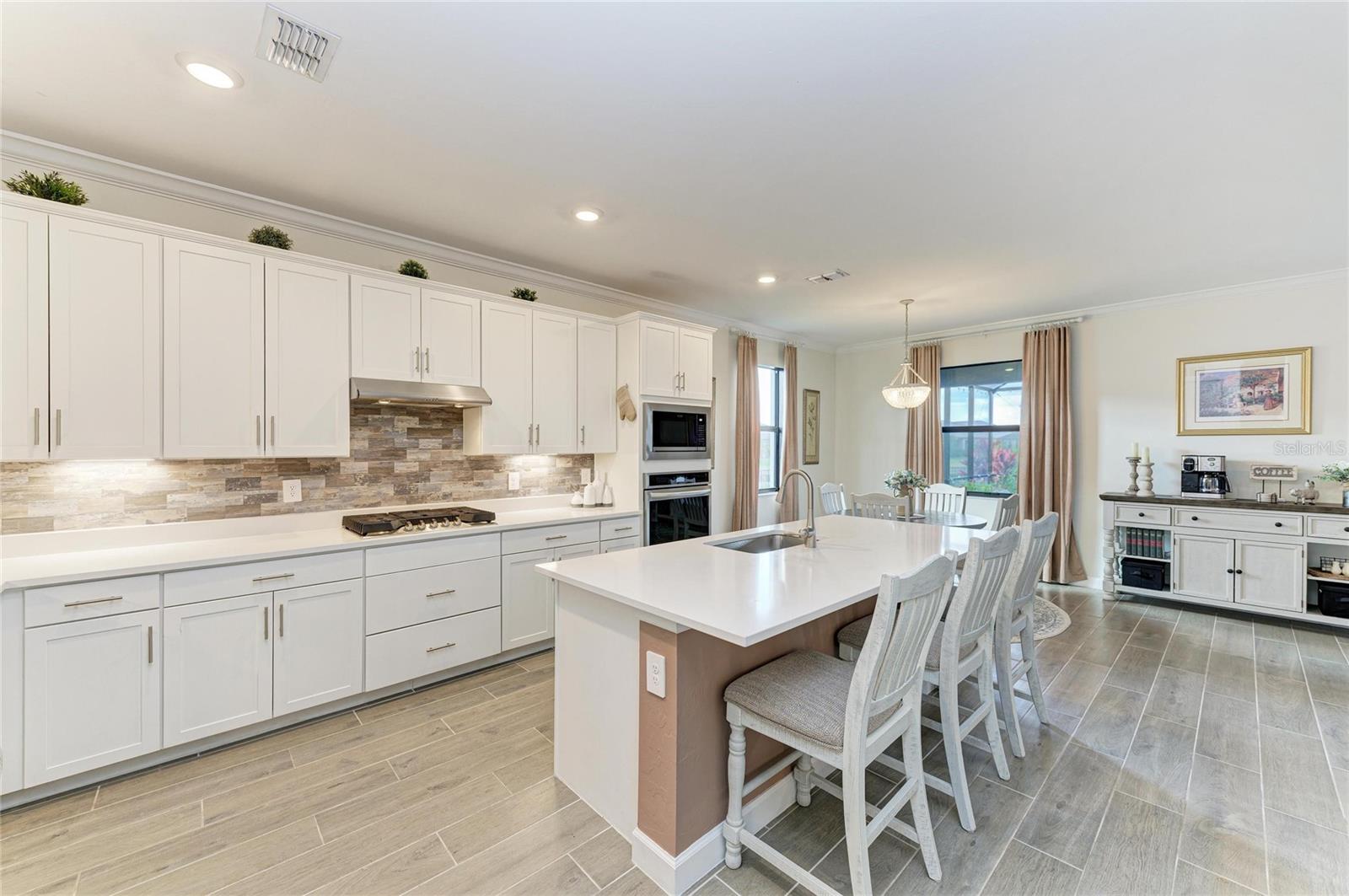 LORRAINE LAKES - Residential