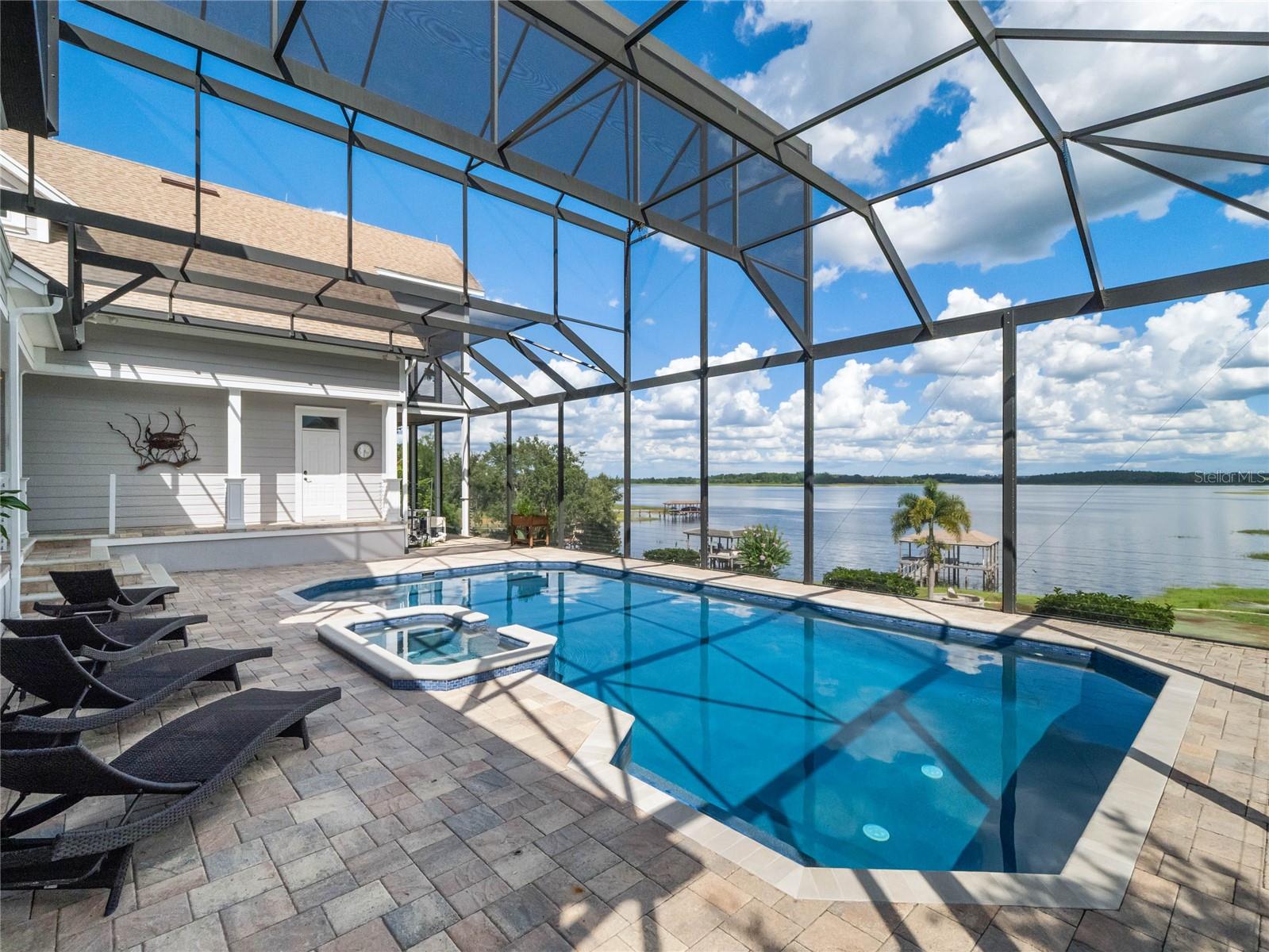 MAGNOLIA POINTE - Residential