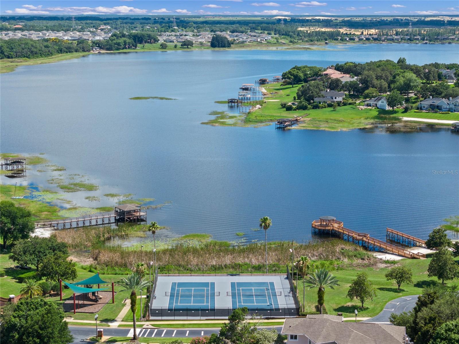 MAGNOLIA POINTE - Residential