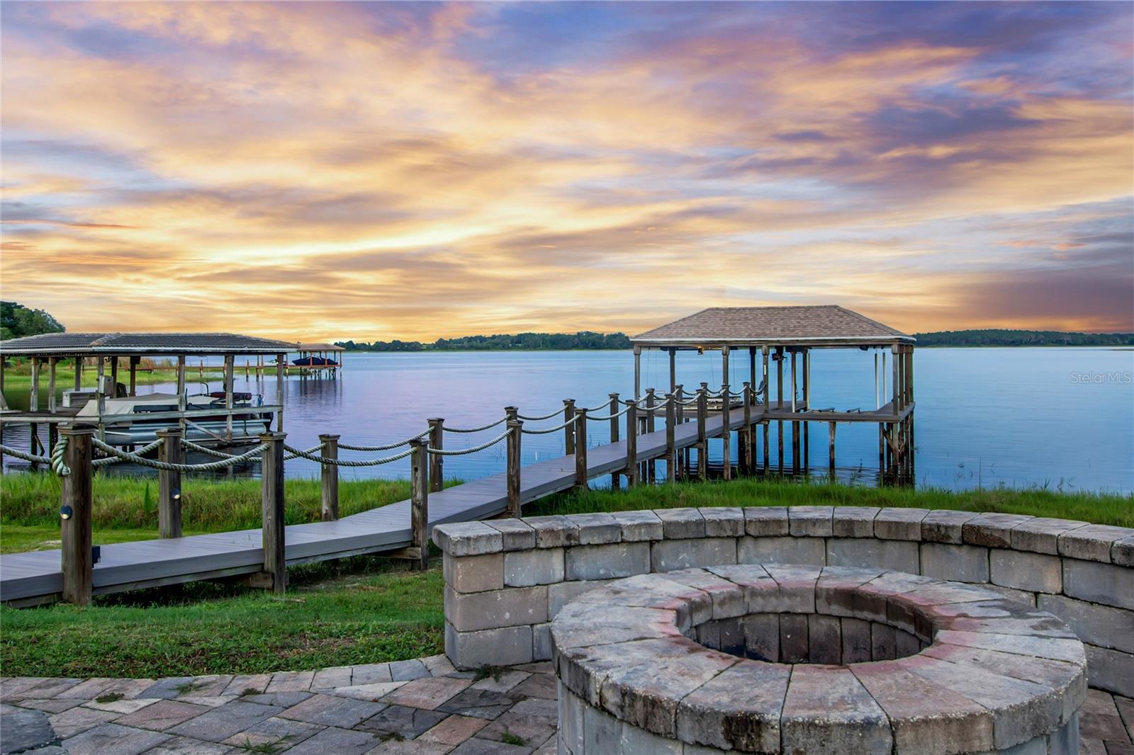 MAGNOLIA POINTE - Residential