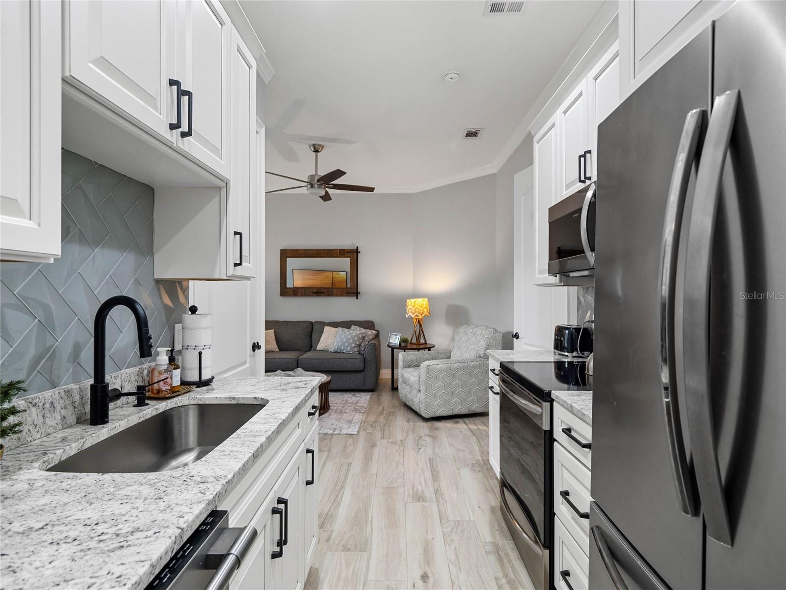 MAGNOLIA POINTE - Residential