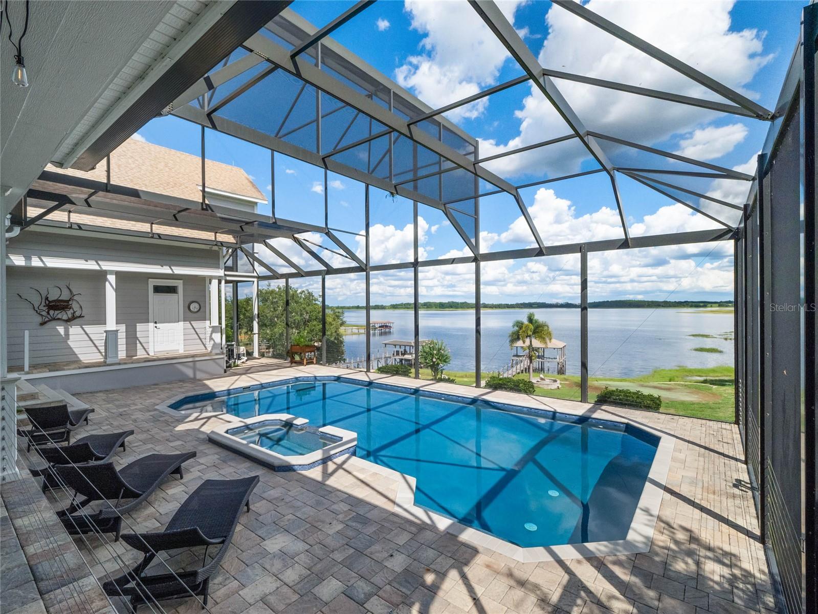 MAGNOLIA POINTE - Residential