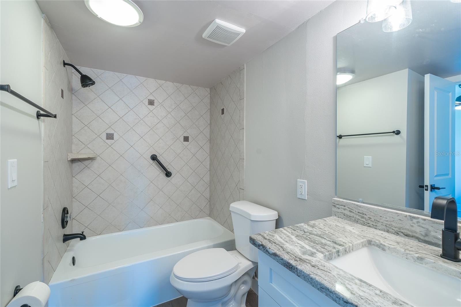 MOORINGS THE CONDO - Residential Lease