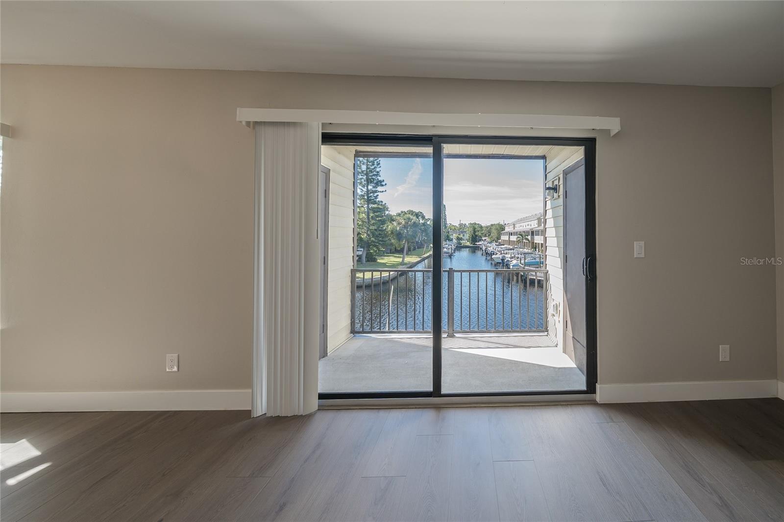 MOORINGS THE CONDO - Residential Lease