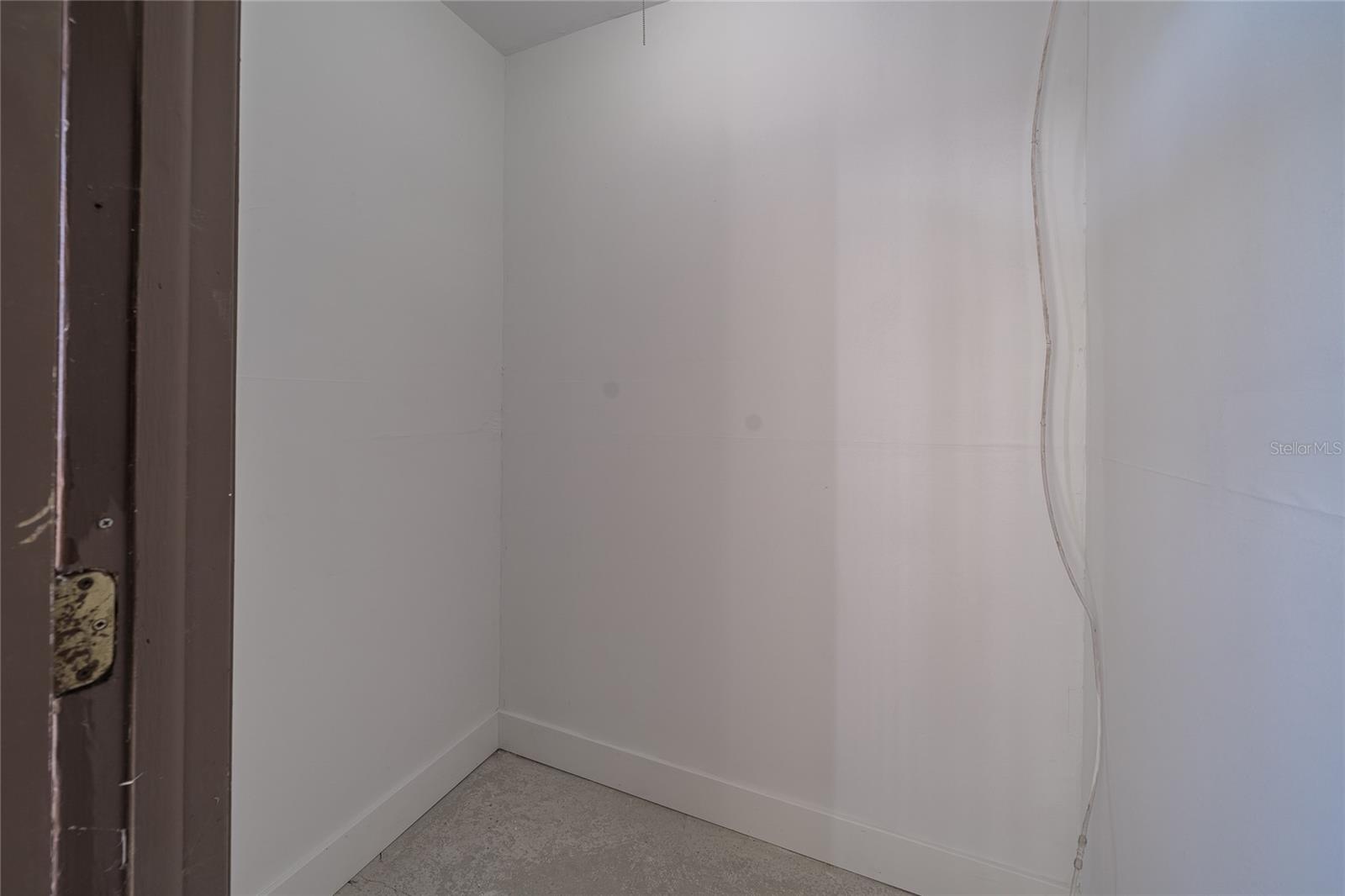 MOORINGS THE CONDO - Residential Lease