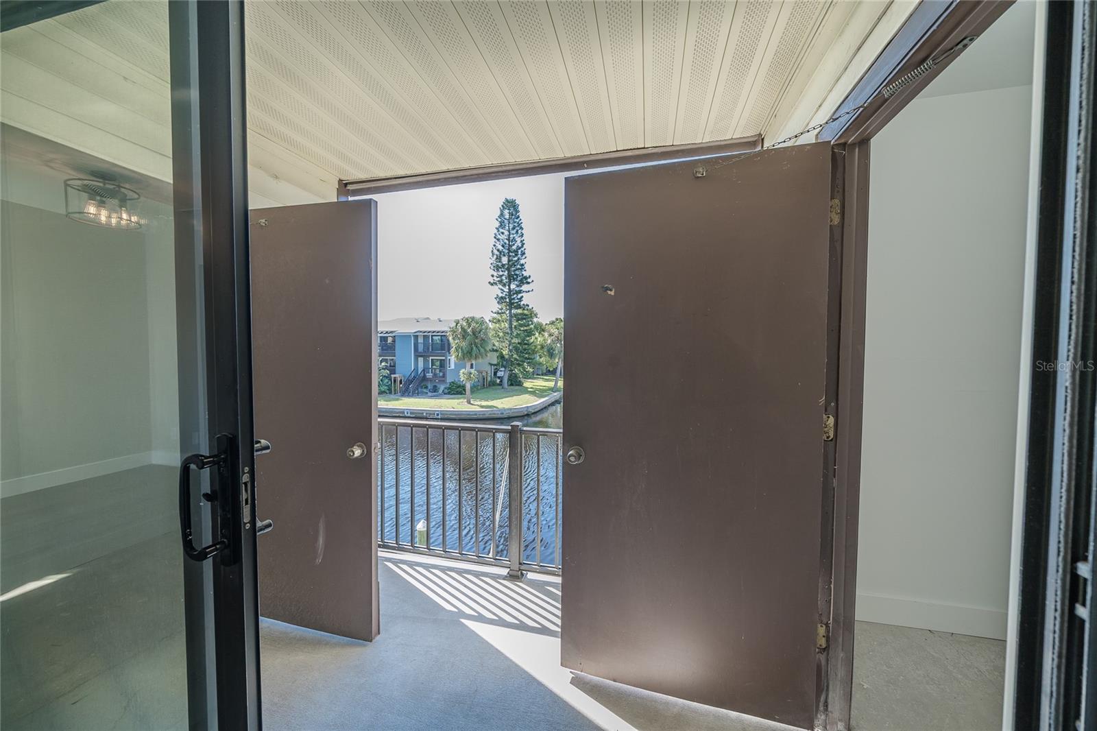 MOORINGS THE CONDO - Residential Lease