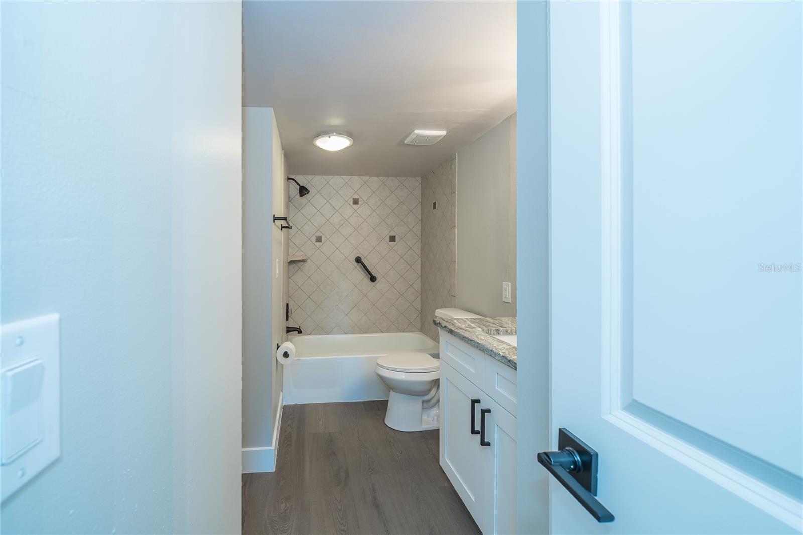 MOORINGS THE CONDO - Residential Lease