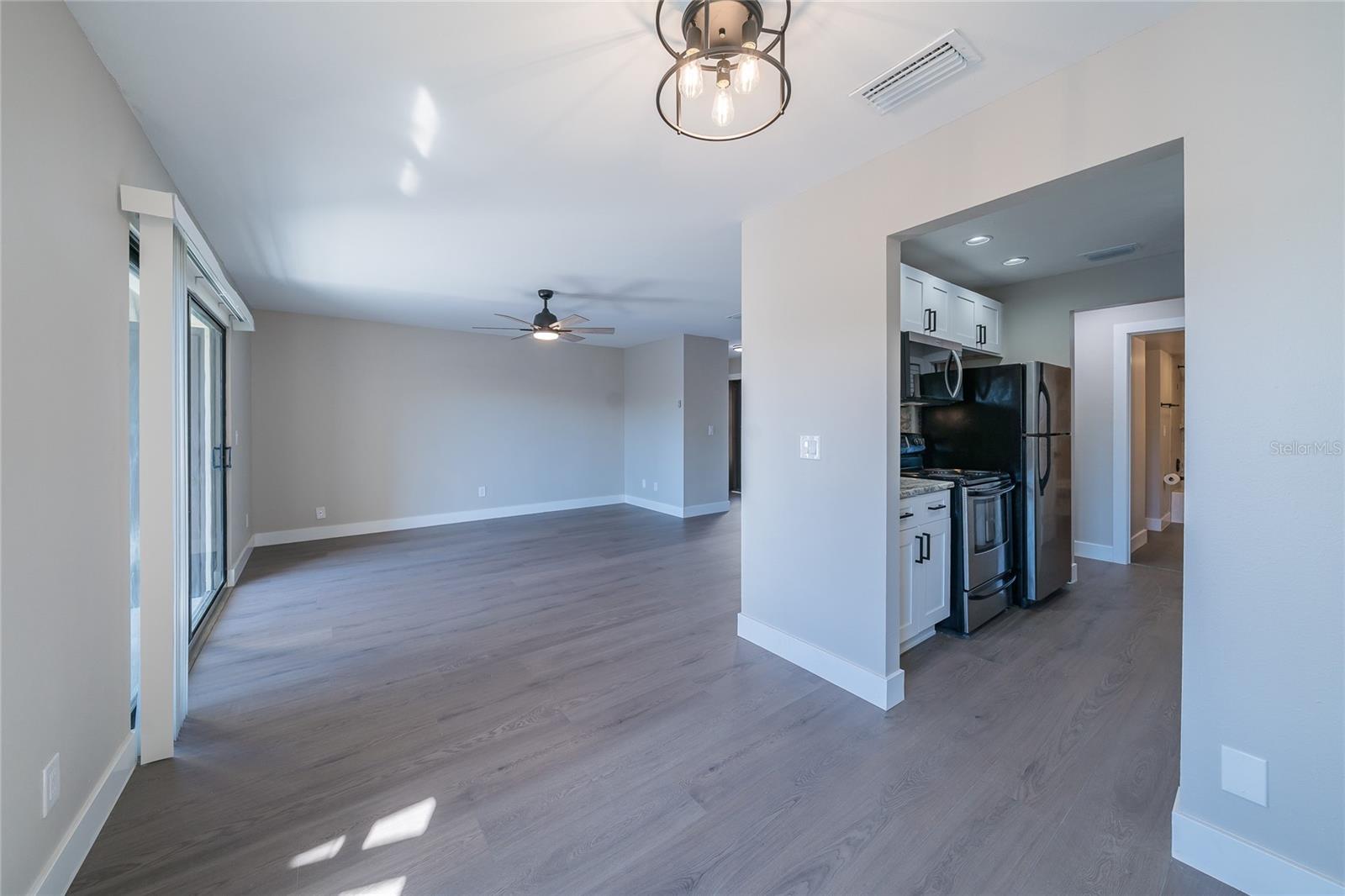 MOORINGS THE CONDO - Residential Lease