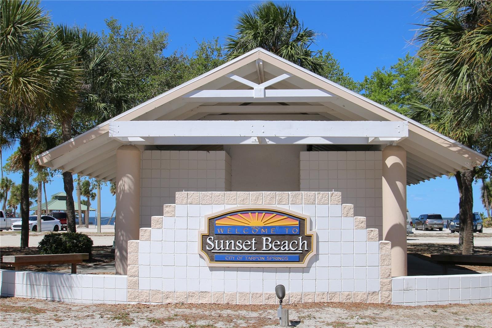 MOORINGS THE CONDO - Residential Lease