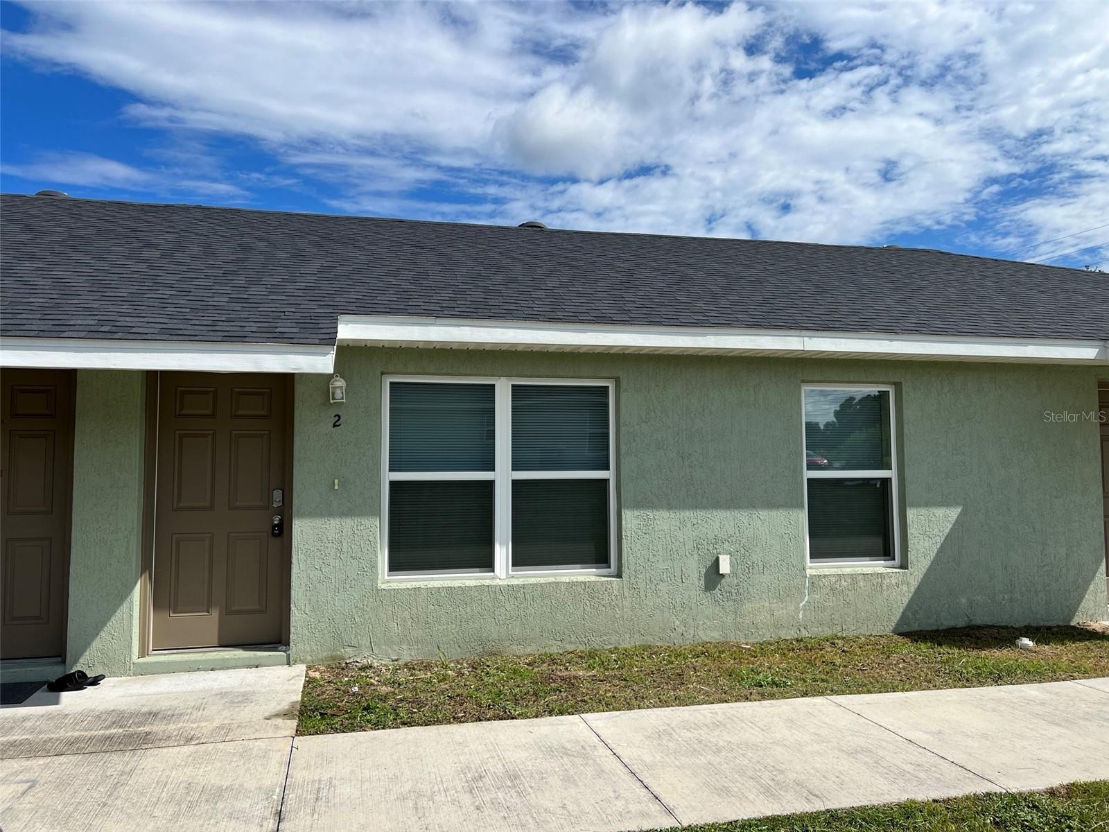 Conveniently located 2 bed, 2 bath unit in Silver Springs Shores. Granite countertops in kitchen and bathrooms. Laminate flooring throughout. Washer/dryer hookups.