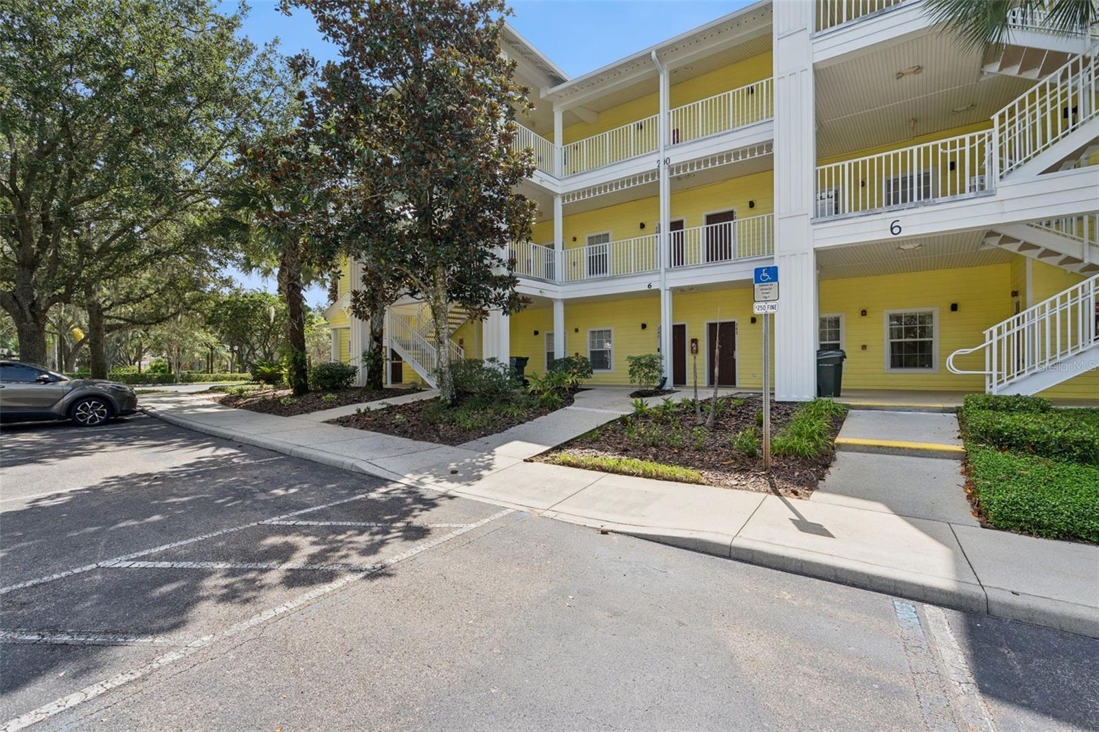 203 LUCAYA LOOP