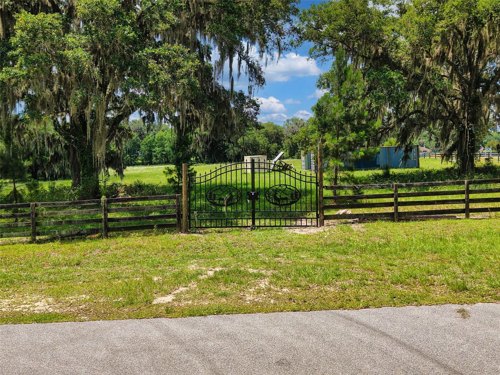 PARADISE FARM - Land