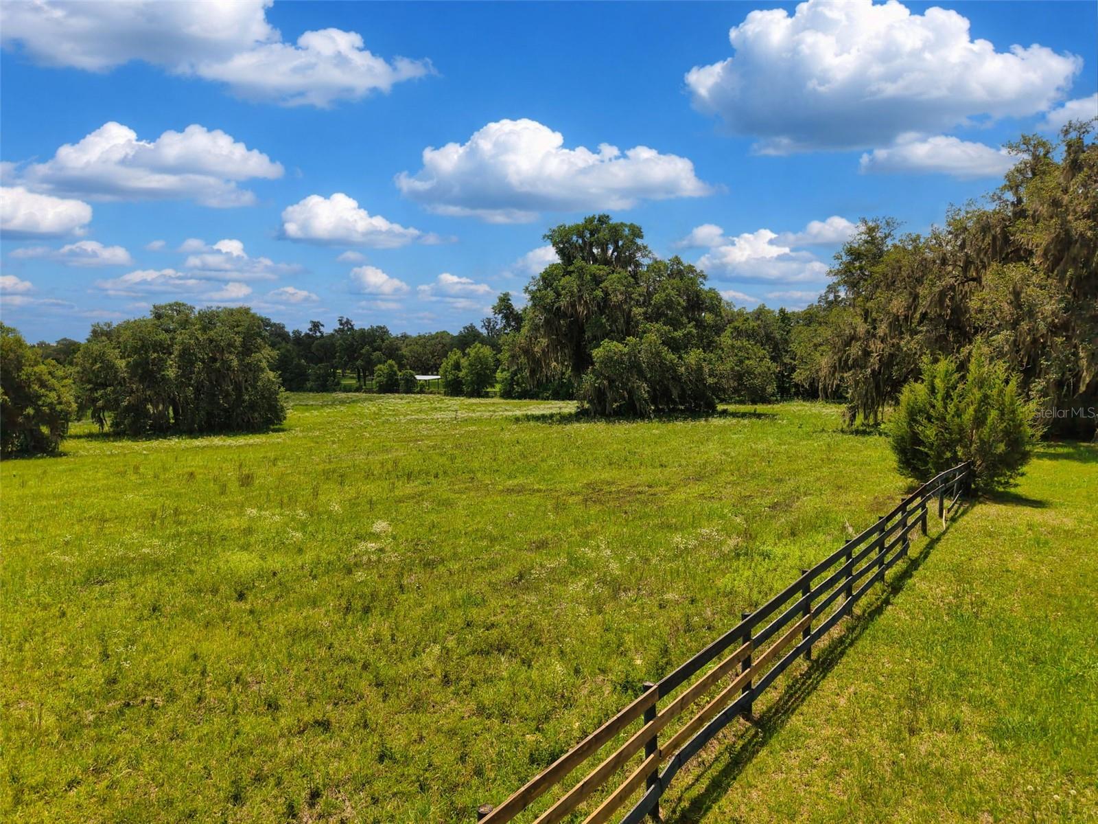 PARADISE FARM - Land