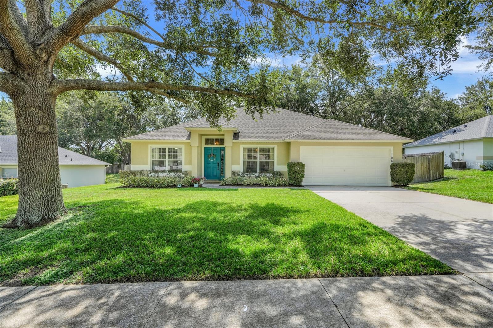 Prime Location!
Don’t miss this beautifully maintained home nestled in the peaceful Oak Valley community. Conveniently located just off Highway 27, you’ll be minutes from shopping, dining, and everyday essentials.
This inviting home features wood-look tile throughout much of the main living areas, complemented by carpet in the bedrooms and formal living room. The spacious kitchen offers ample cabinet and counter space, along with a large breakfast bar that seamlessly connects to the family room—perfect for entertaining.
Additional living spaces include a formal dining room and a separate living room that can easily serve as a home office or den. The generous master suite boasts an oversized walk-in closet and an en-suite bathroom complete with dual vanities, a garden tub, and a separate shower.
Step outside to a large fenced backyard shaded by beautiful mature oak trees—ideal for relaxing or hosting gatherings.