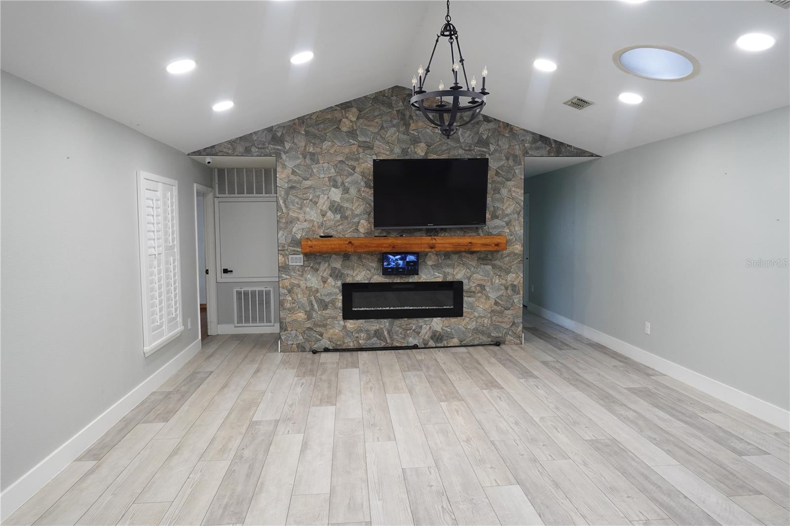 PLEASANT HILL HEIGHTS UNIT 2 - Residential Lease