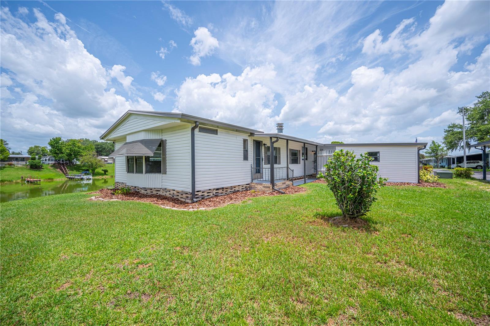FLORAL LAKES - Residential