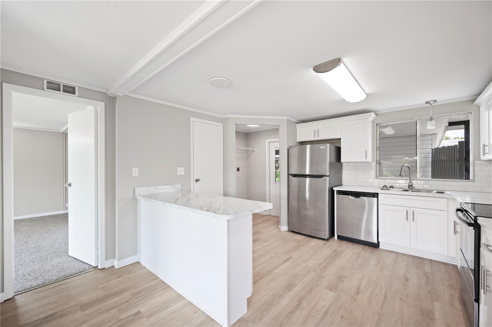 FLORAL LAKES - Residential