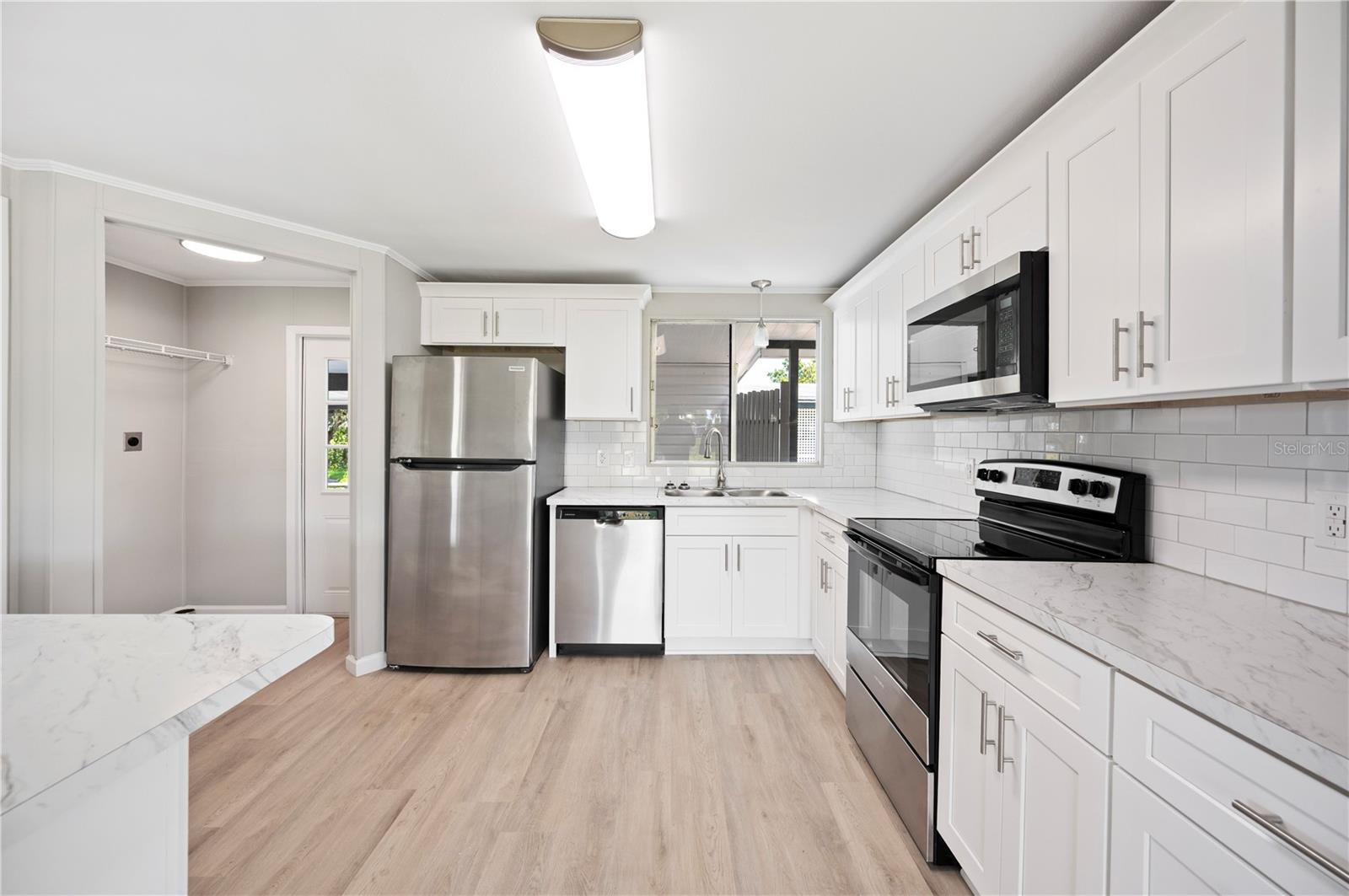 FLORAL LAKES - Residential