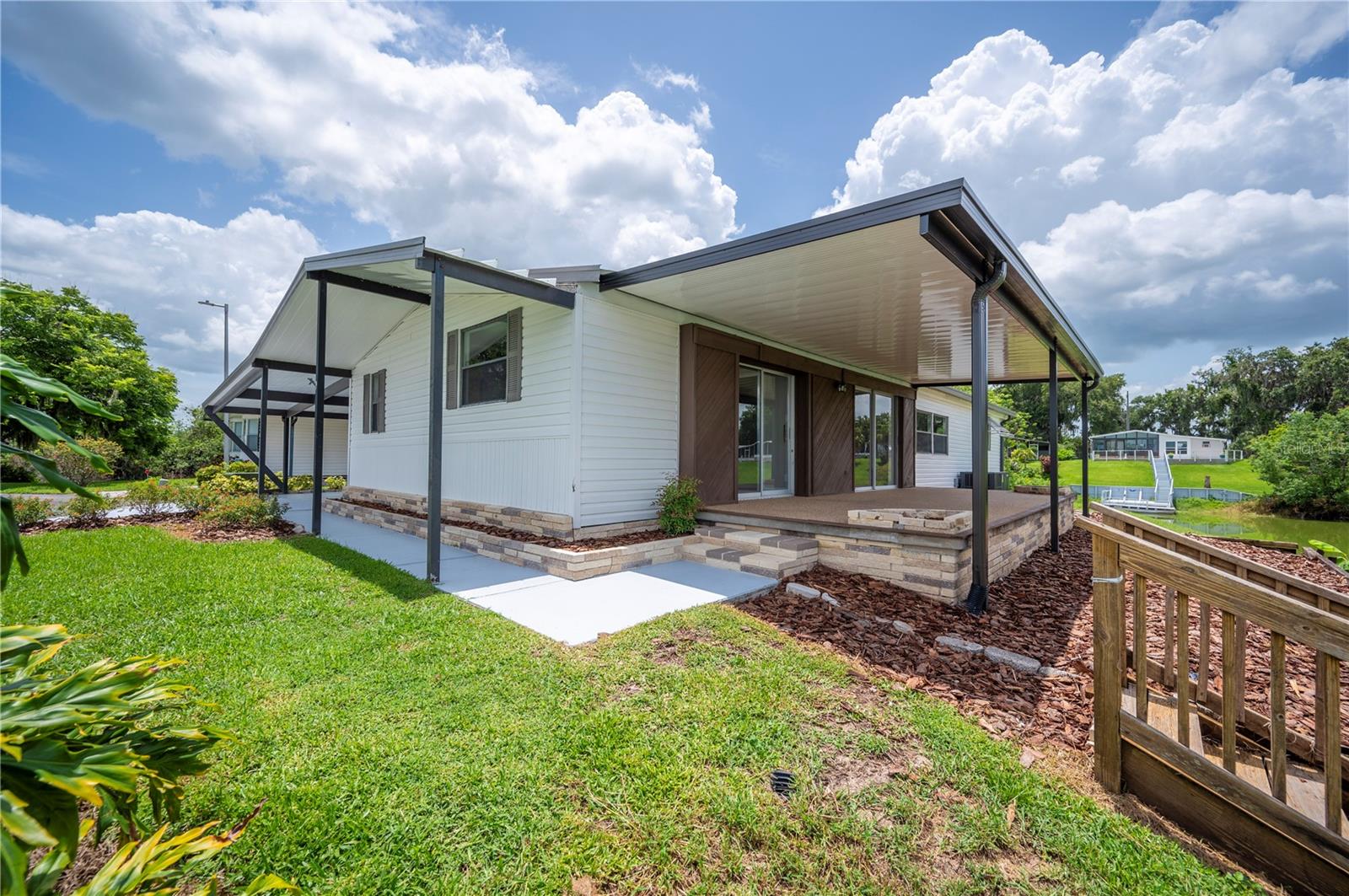 FLORAL LAKES - Residential
