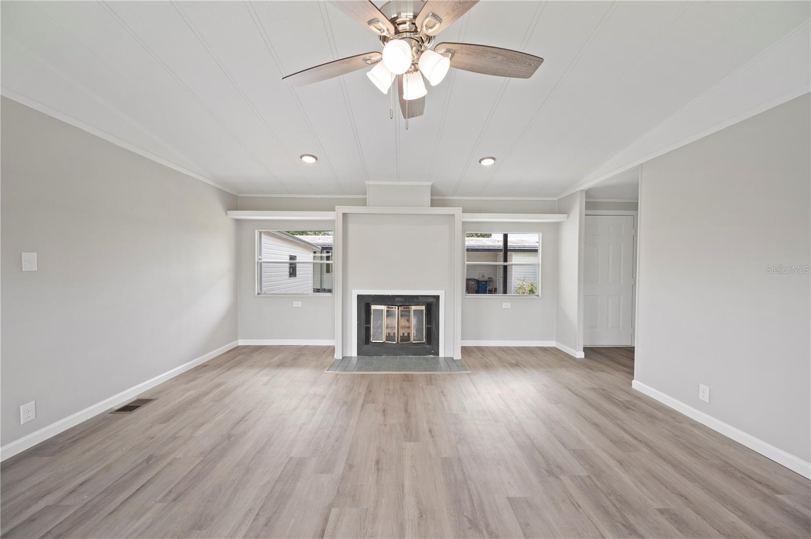 FLORAL LAKES - Residential