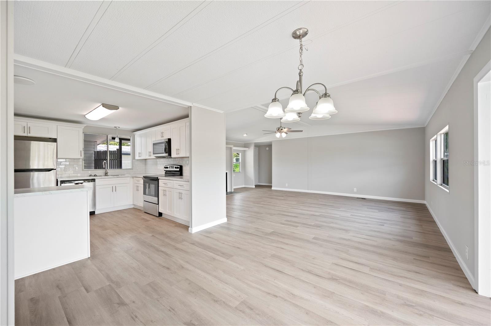 FLORAL LAKES - Residential