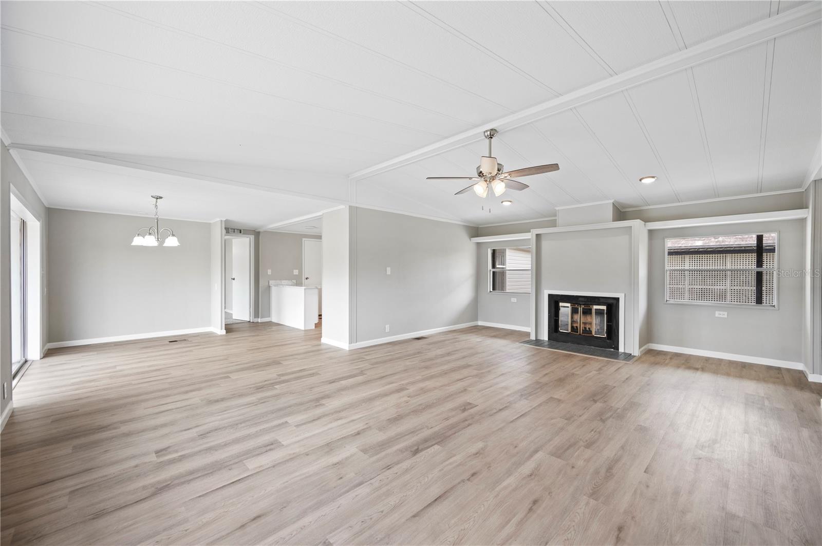 FLORAL LAKES - Residential