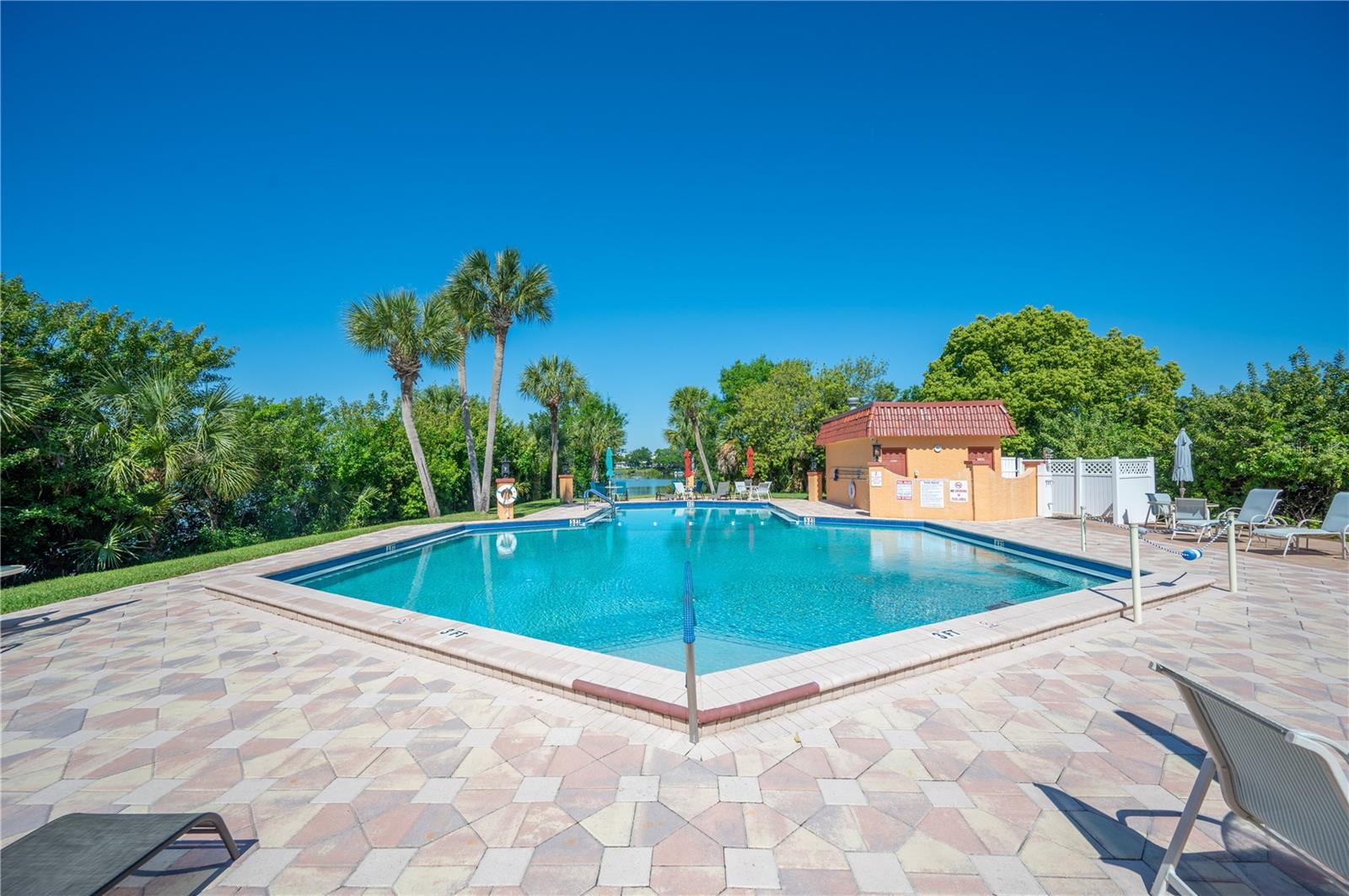 FLORAL LAKES - Residential