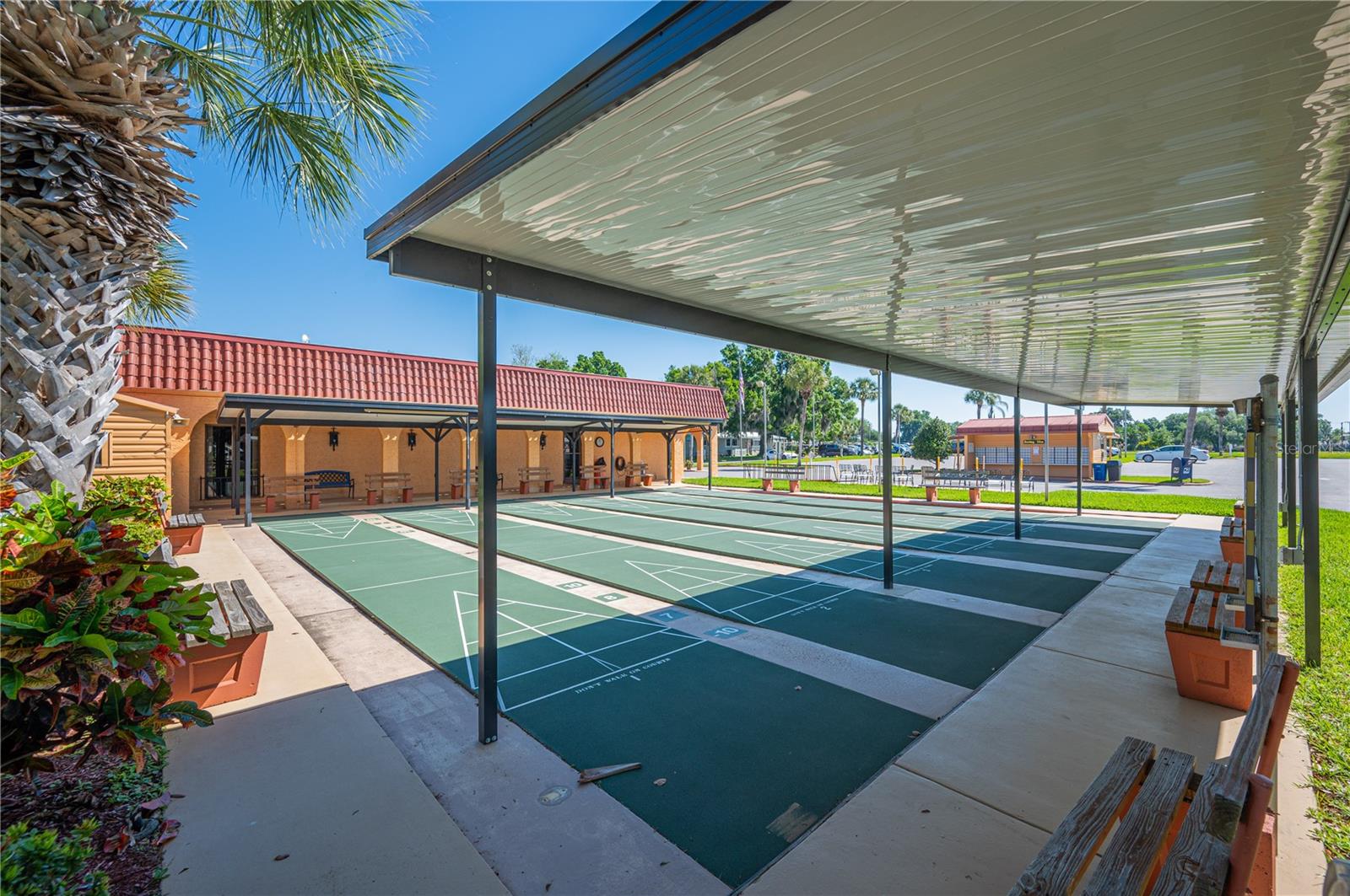 FLORAL LAKES - Residential