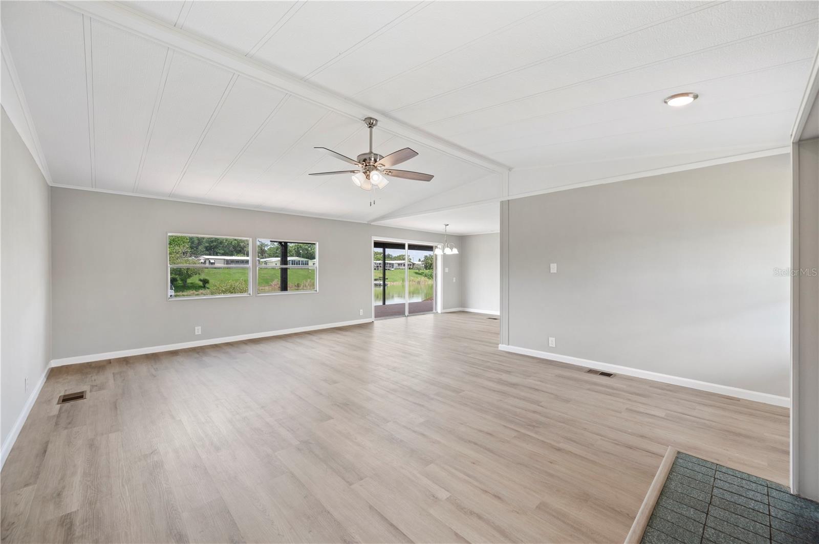 FLORAL LAKES - Residential