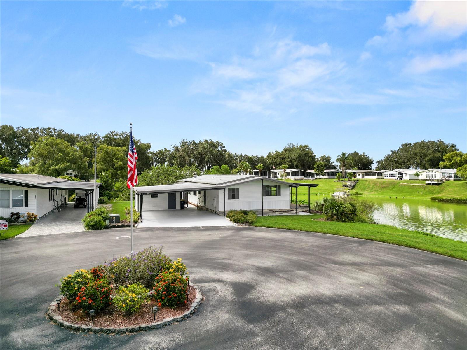 FLORAL LAKES - Residential