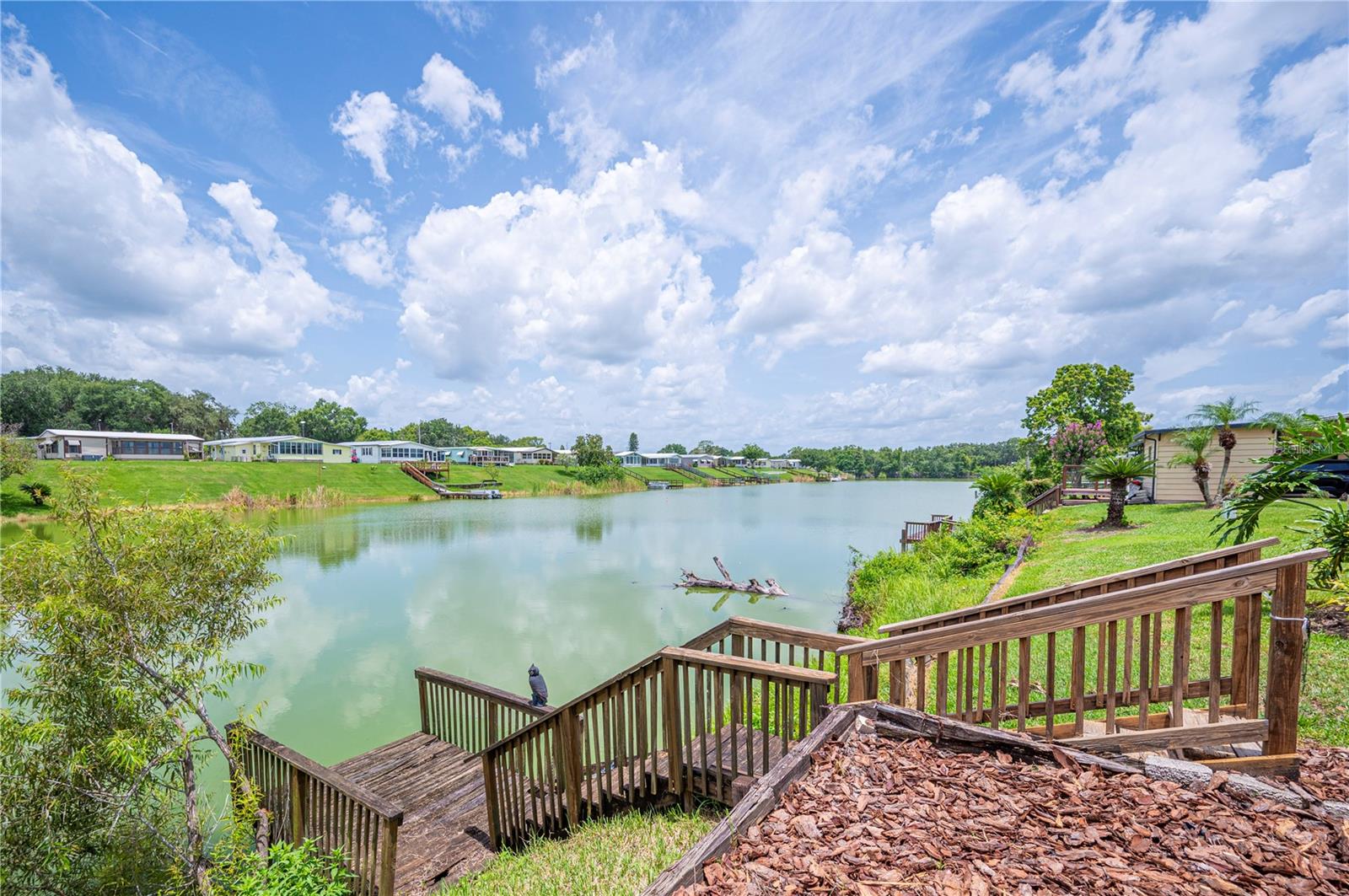 FLORAL LAKES - Residential
