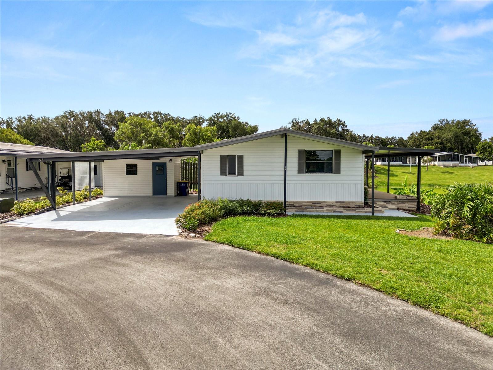 FLORAL LAKES - Residential