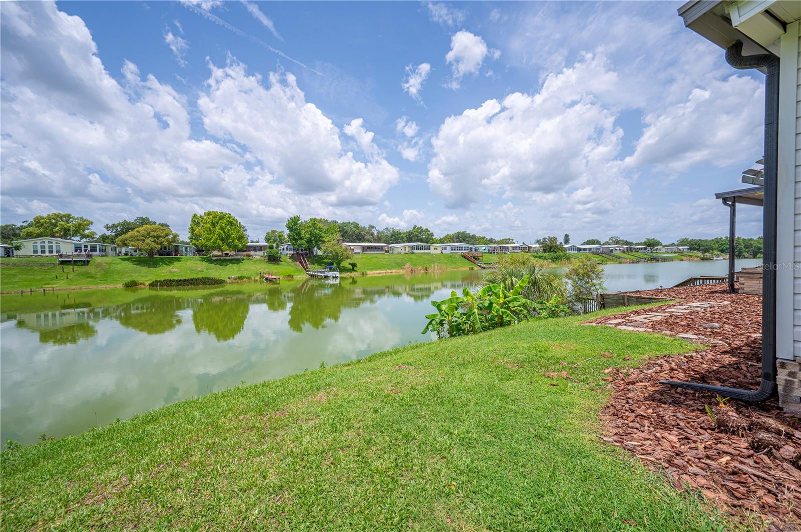 FLORAL LAKES - Residential