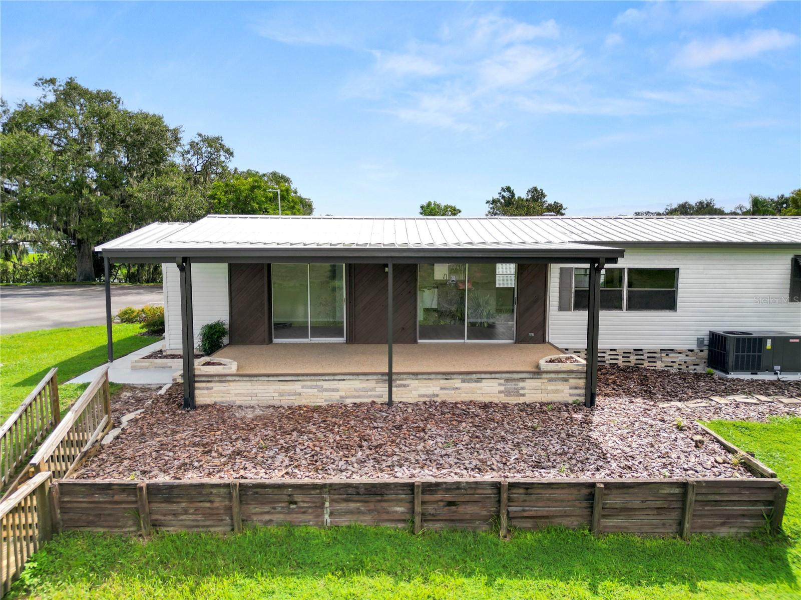 FLORAL LAKES - Residential