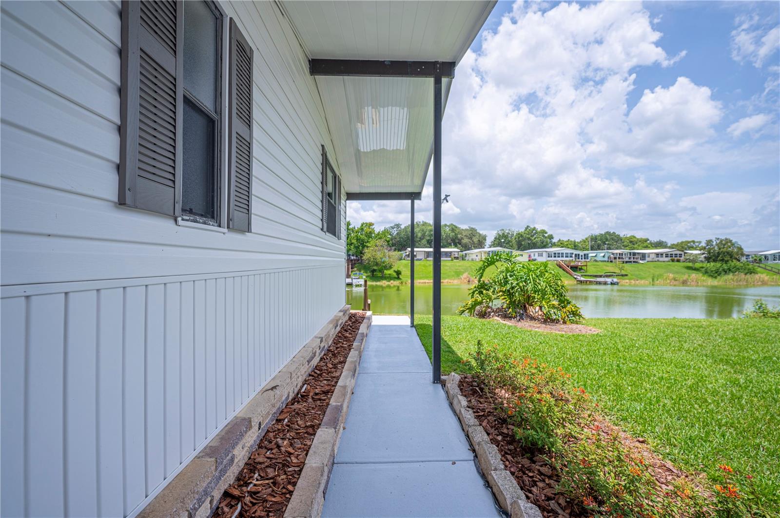 FLORAL LAKES - Residential