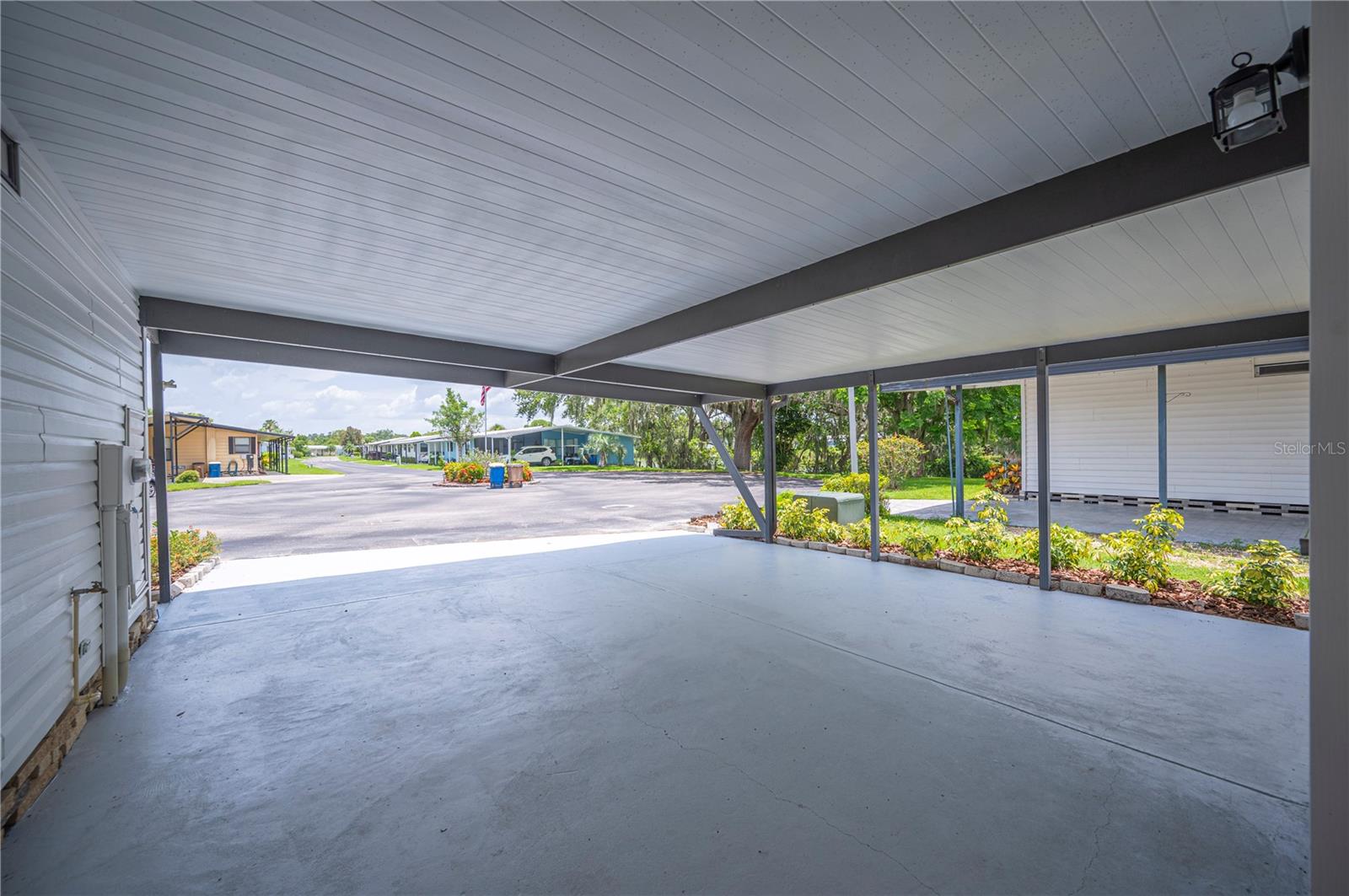 FLORAL LAKES - Residential