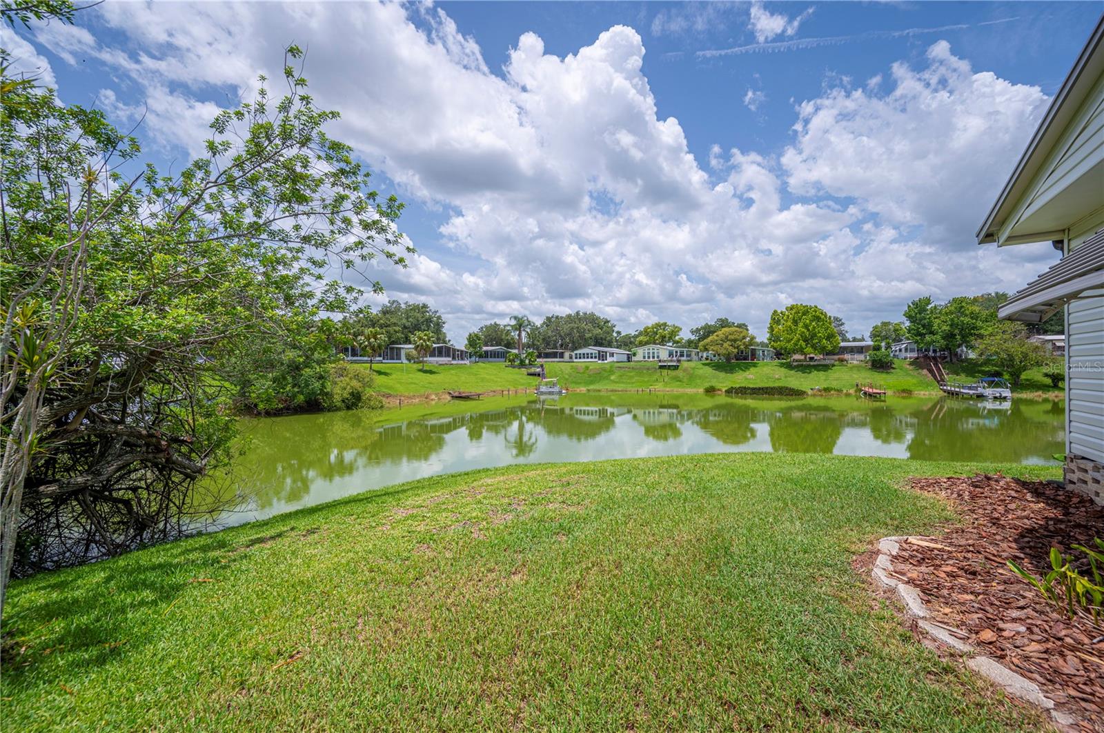 FLORAL LAKES - Residential