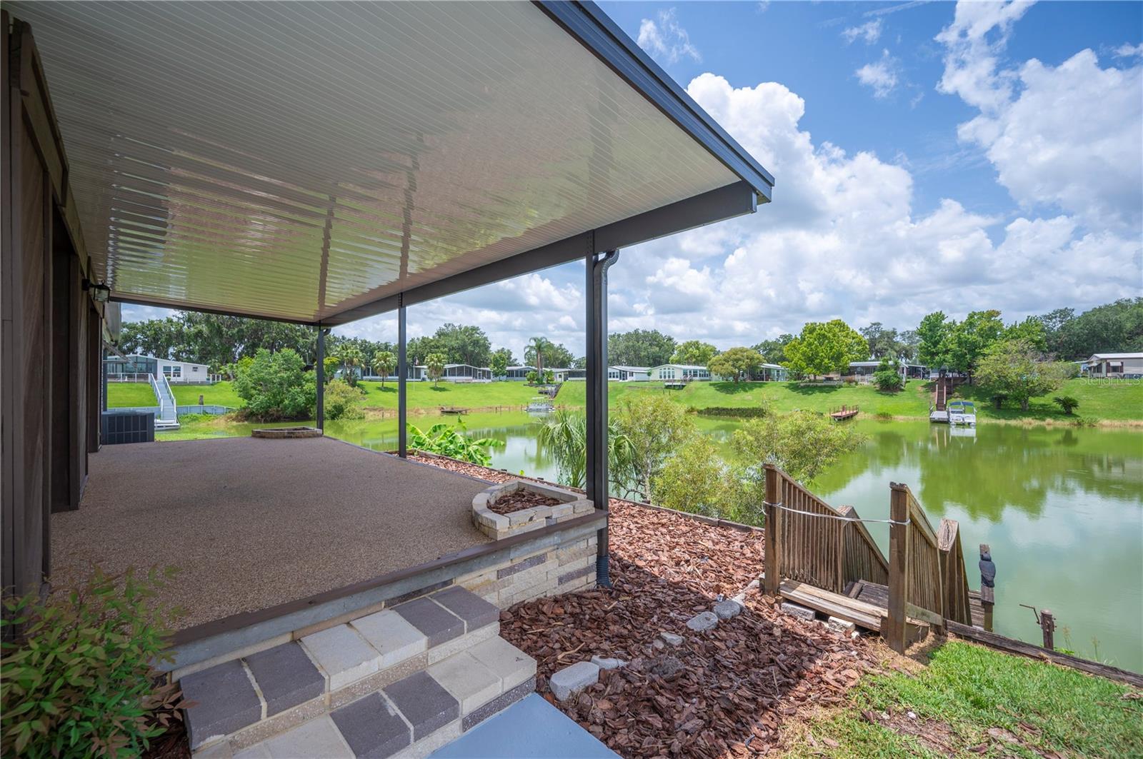 FLORAL LAKES - Residential