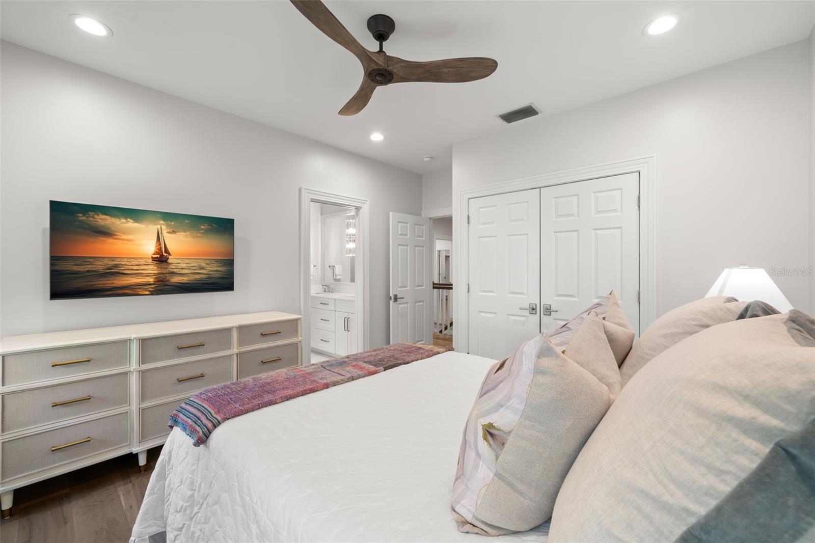 BAYSHORE COURT - Residential