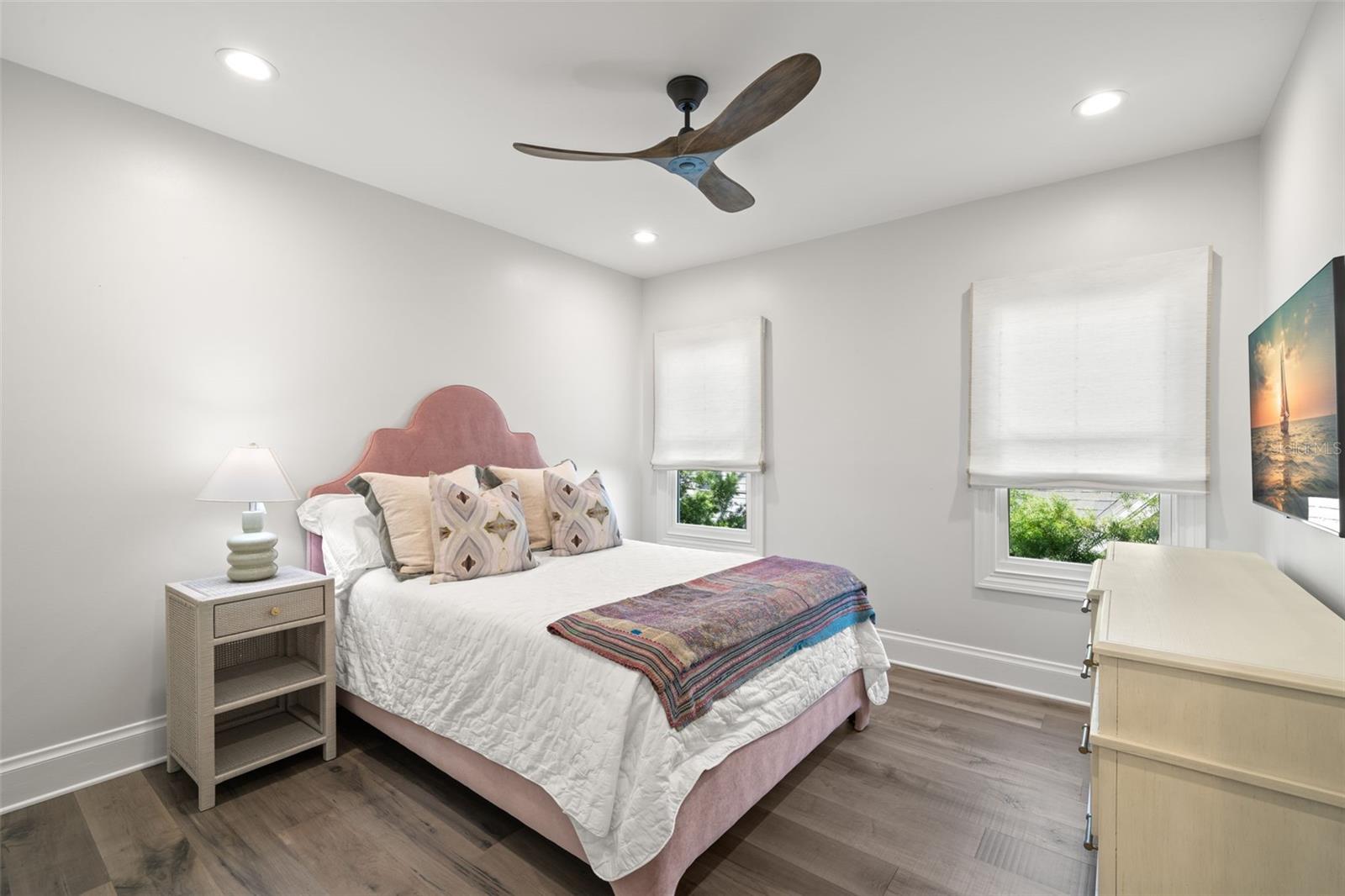 BAYSHORE COURT - Residential