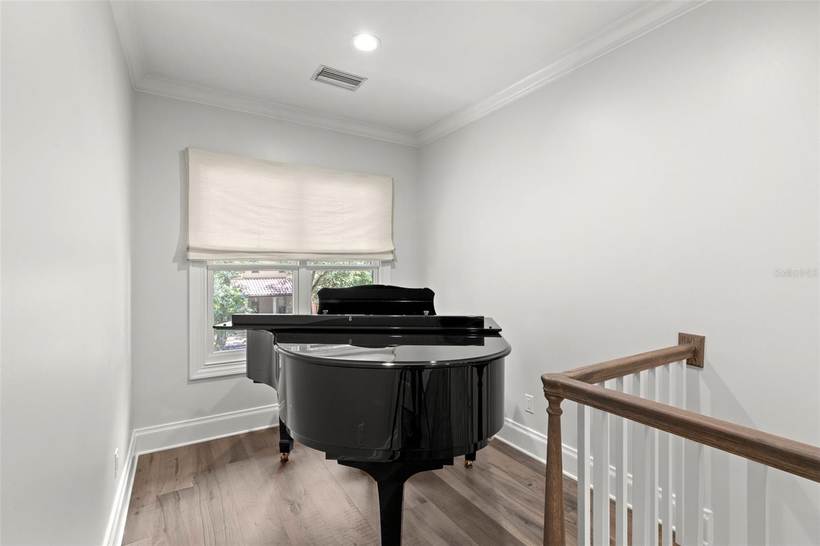 BAYSHORE COURT - Residential