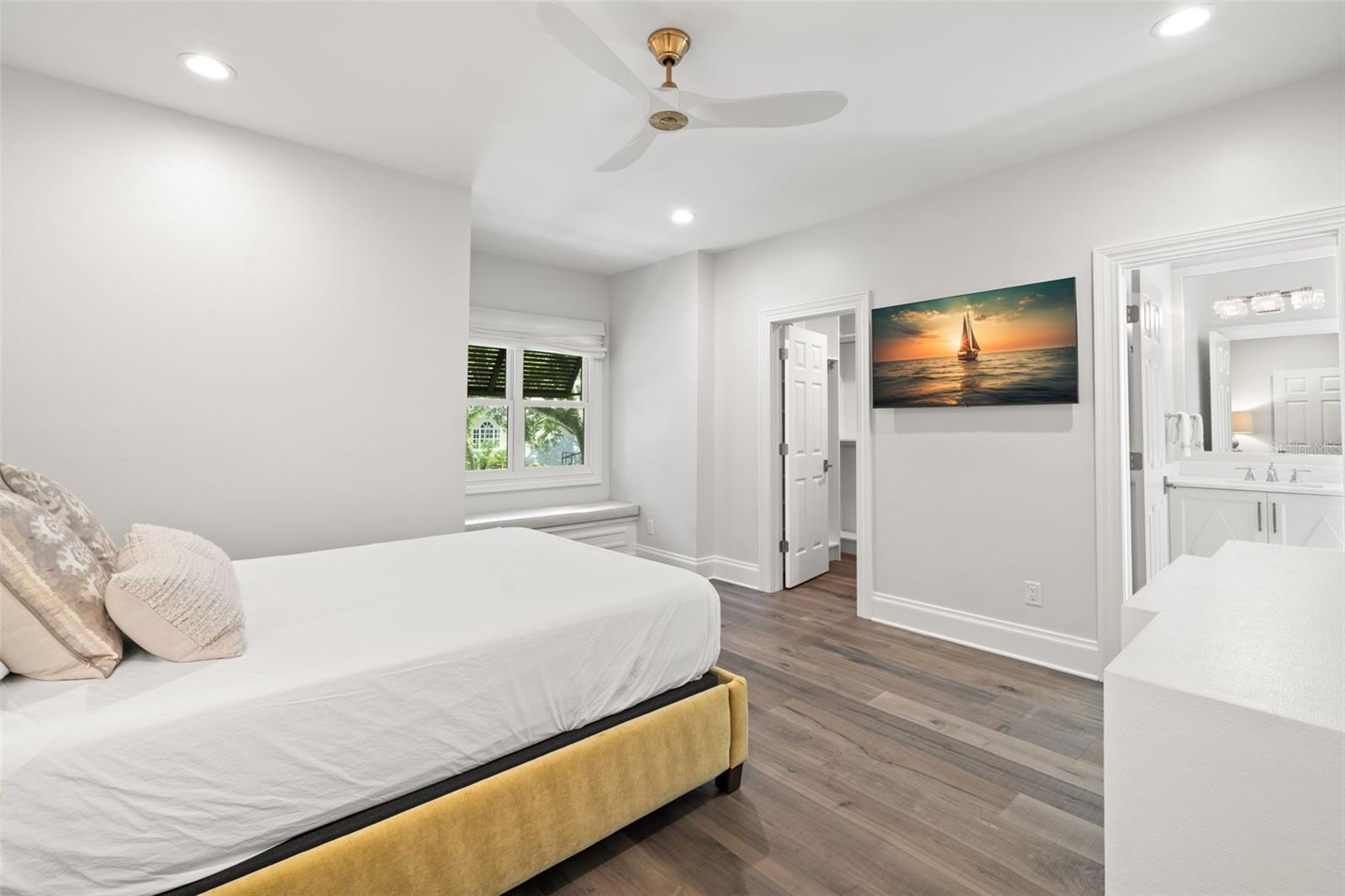 BAYSHORE COURT - Residential