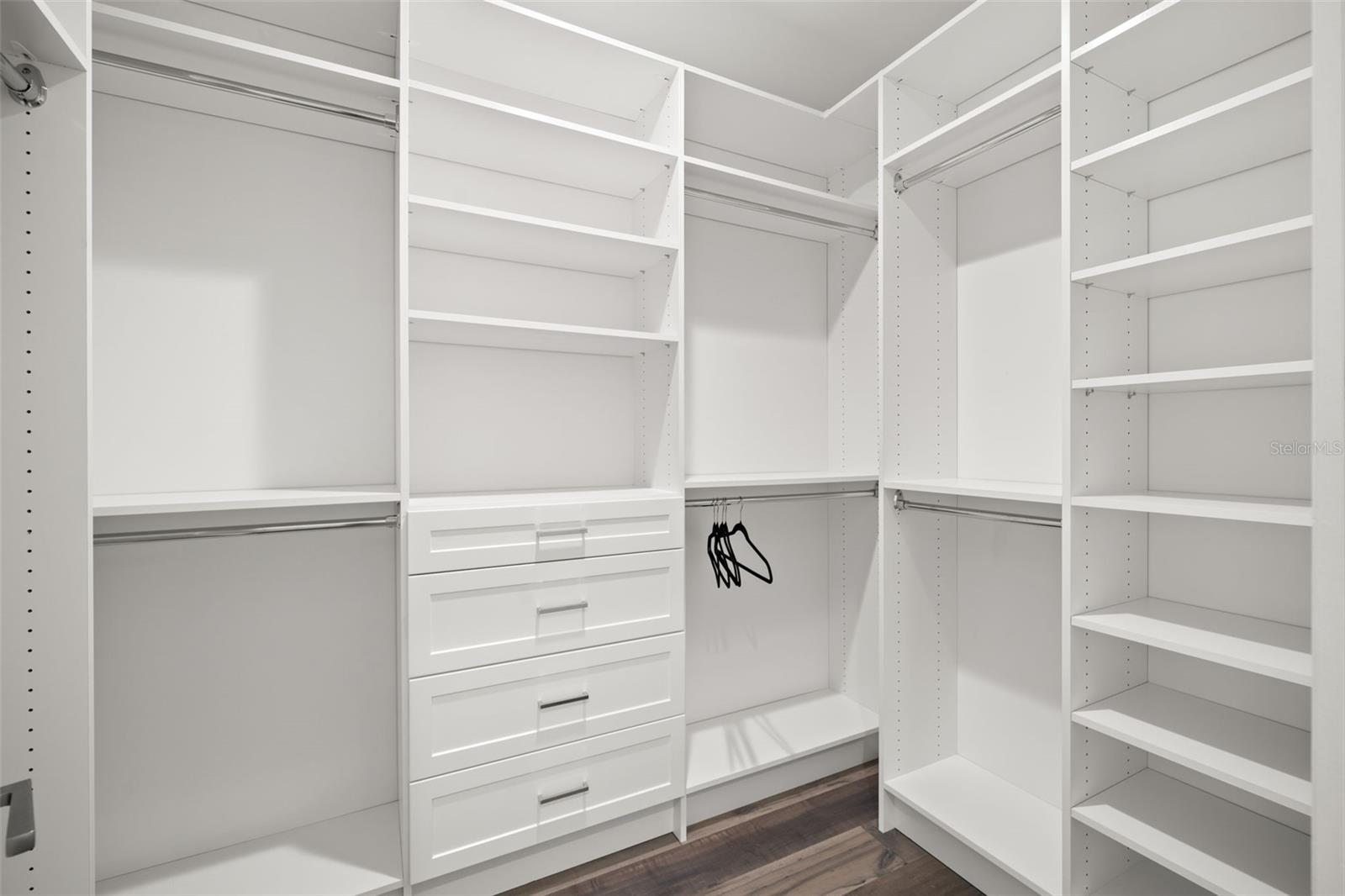 BAYSHORE COURT - Residential