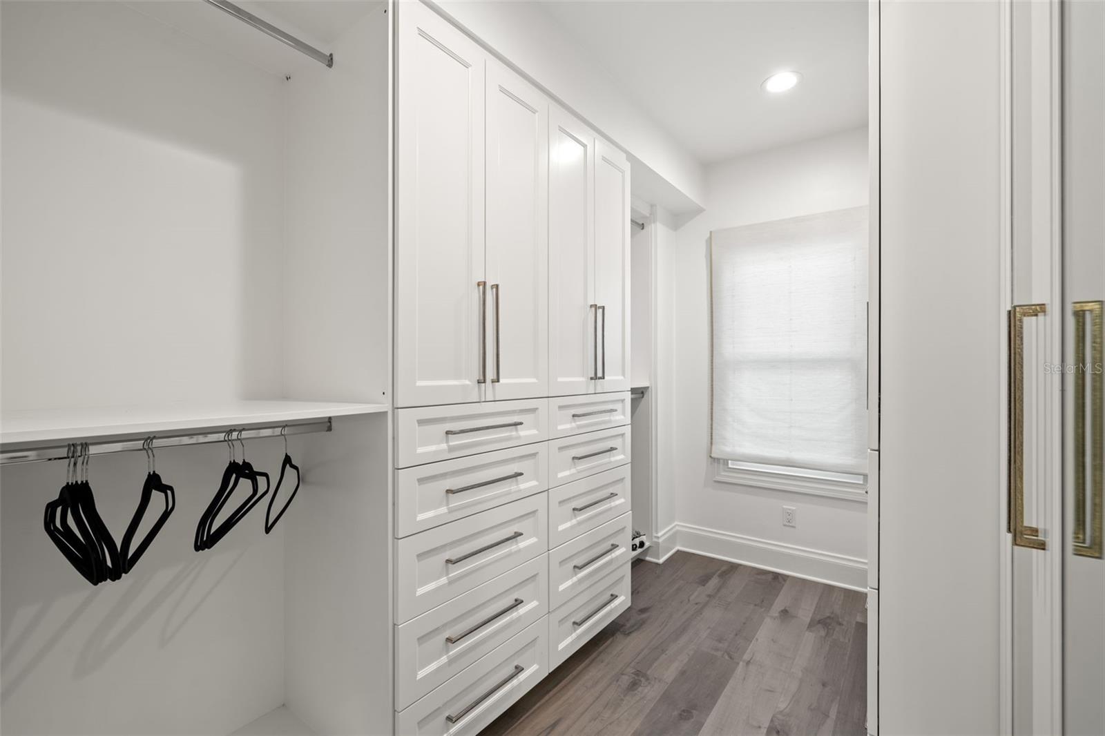 BAYSHORE COURT - Residential