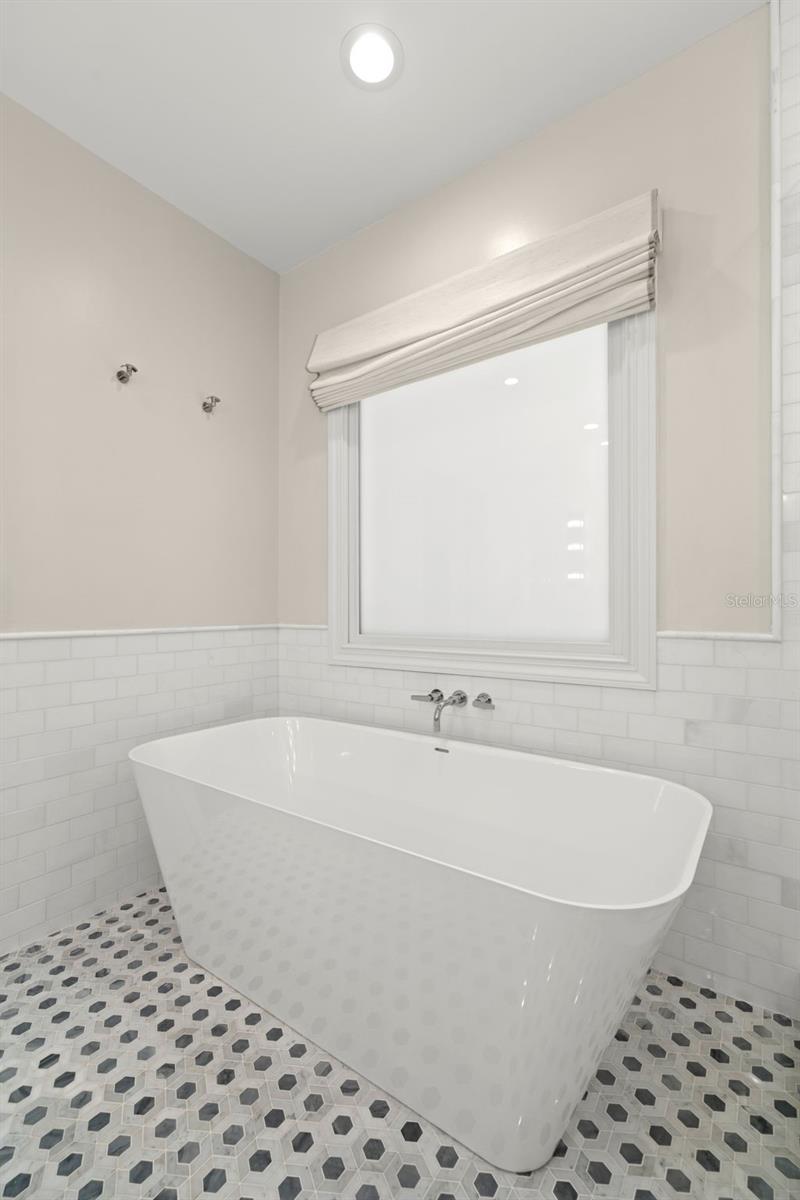 BAYSHORE COURT - Residential