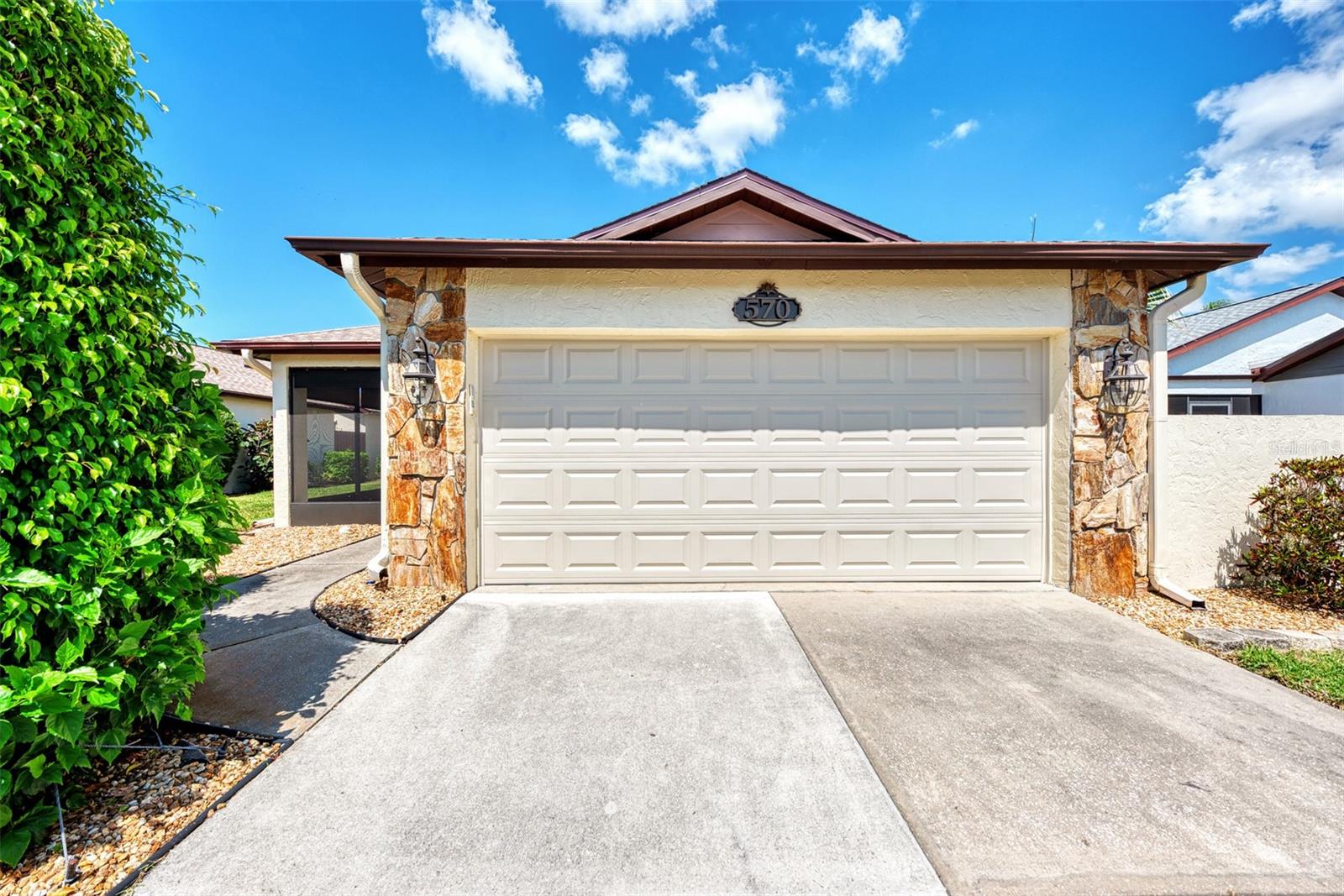 570 FOXWOOD BOULEVARD 196